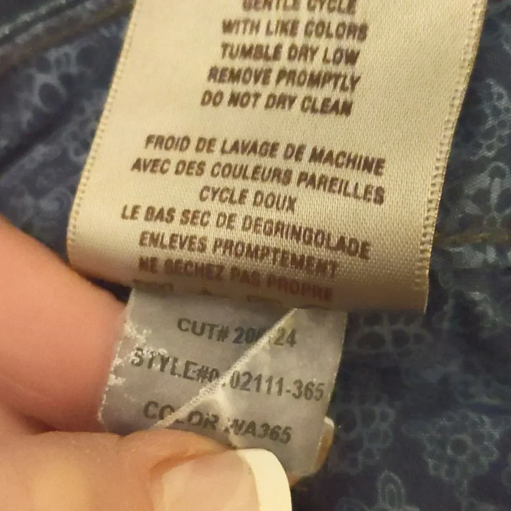 Paige Laurel Canyon dark blue wash Bootcut jeans, 80% cotton, sz 28